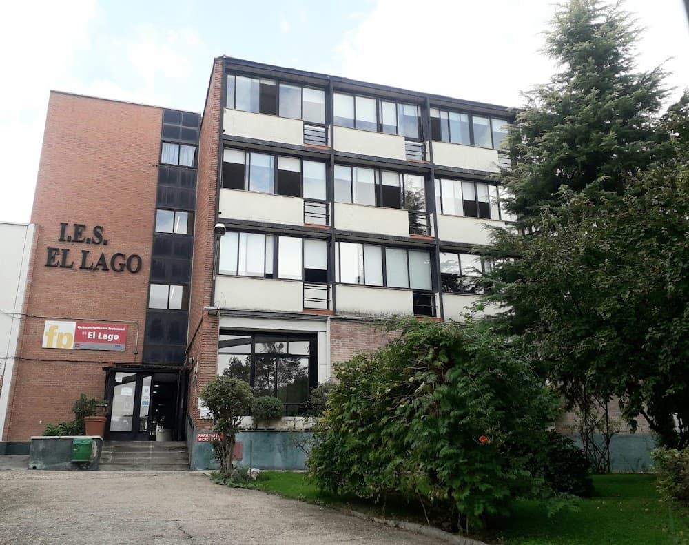 Comerç Internacional a El Lago (El Lago, Madrid): foto 5