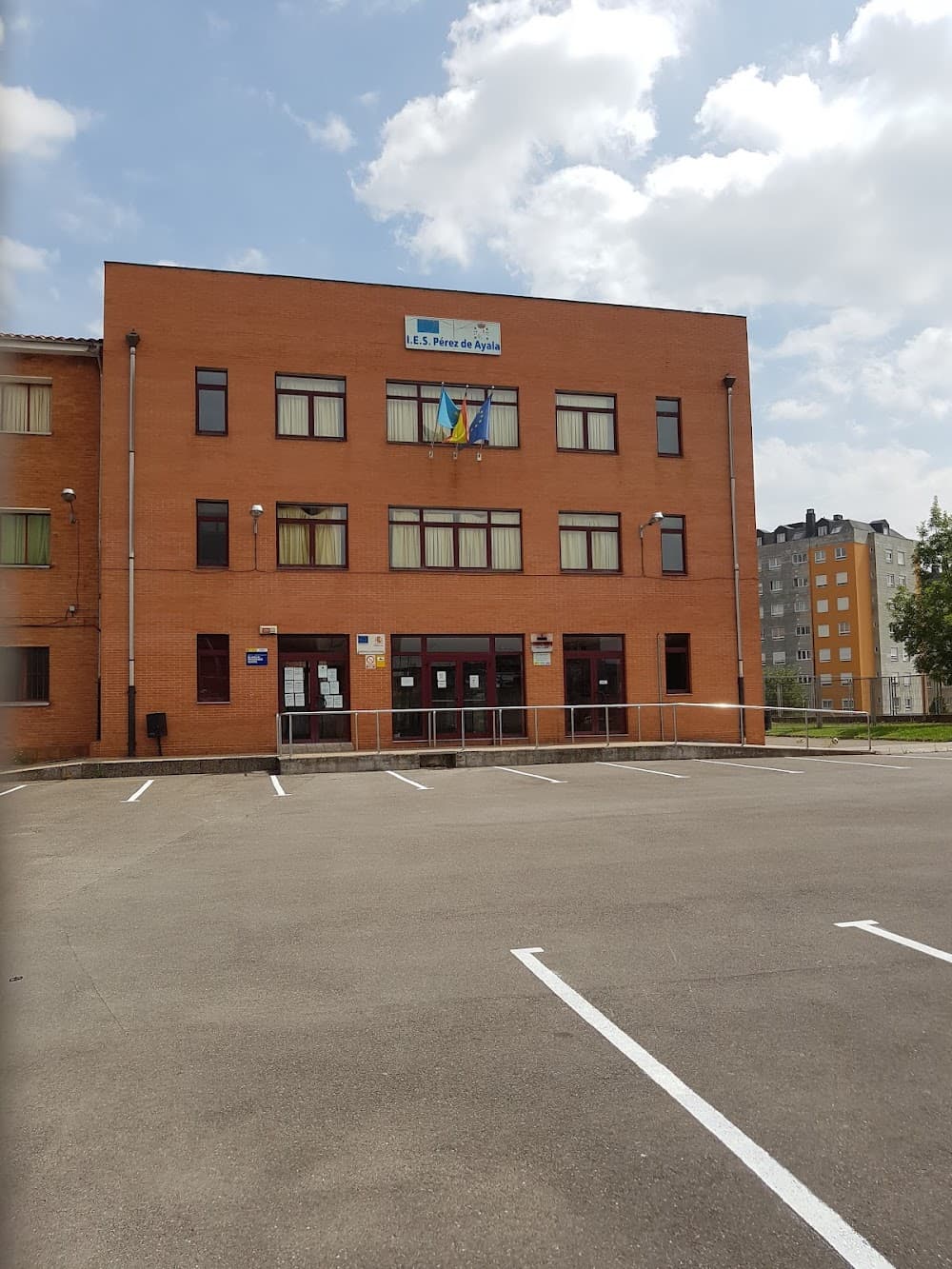Foto secundaria del campus I.e.s. "pérez De Ayala"