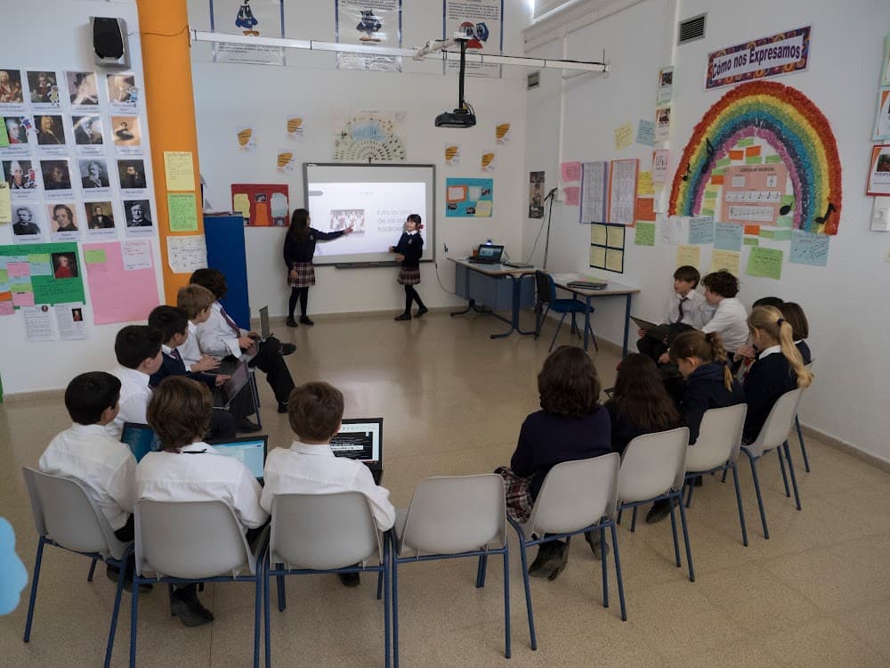Desenvolupament D'aplicacions Multiplataforma a Colegio Internacional Sek-alborán (Colegio Internacional Sek-alborán, El Ejido): foto 5