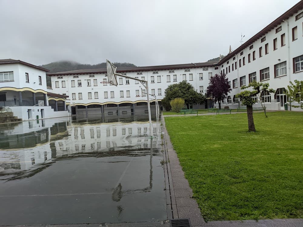 Foto secundaria del campus Salesianos Urnieta