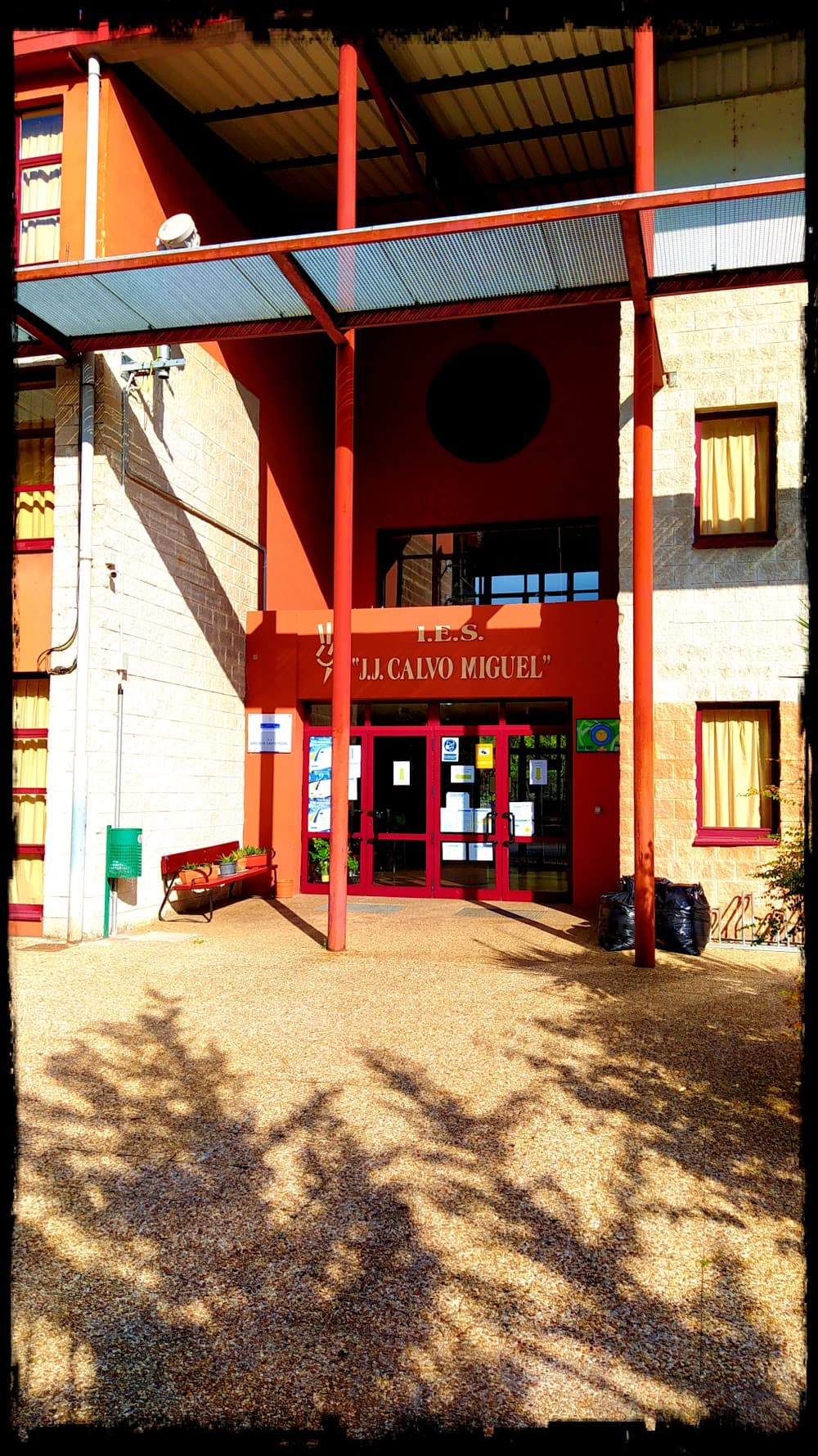 Foto secundaria del campus I.e.s. "juan José Calvo Miguel"