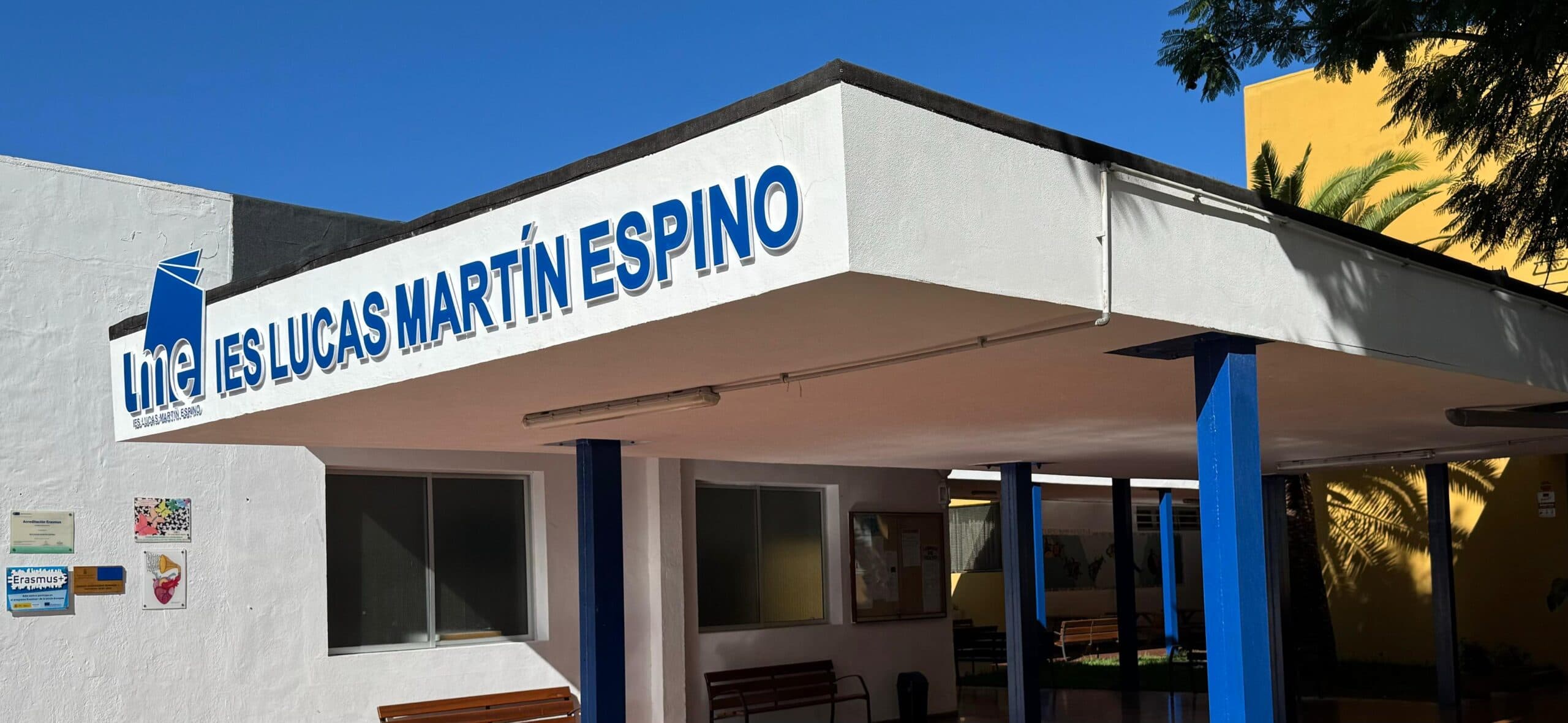 Acceso y Conservación en Instalaciones Deportivas en Instituto de Educación Secundaria LUCAS MARTÍN ESPINO (Instituto de Educación Secundaria LUCAS MARTÍN ESPINO, Icod de los Vinos): foto 1