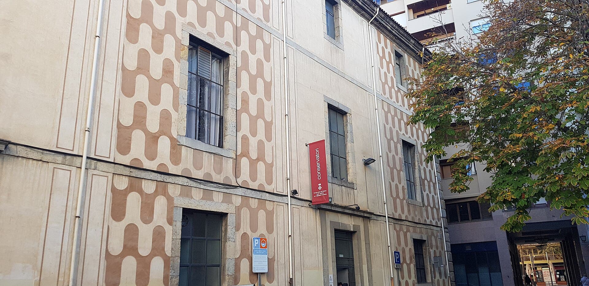 Flabiol and tamborí at Isaac Albéniz (Isaac Albéniz, Girona): photo 1