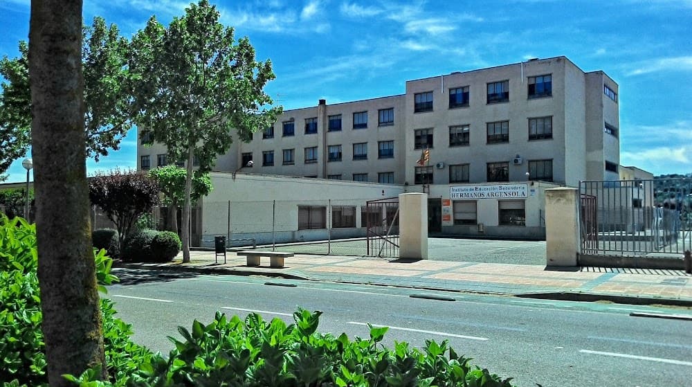 Administració I Finances a Hermanos Argensola (Hermanos Argensola, Barbastro): foto 1