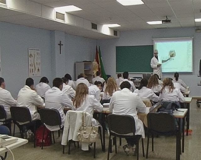 Farmacia Y Parafarmacia en Centro De Estudios Sanitarios, Dr. Arduán (Centro De Estudios Sanitarios, Dr. Arduán, Sevilla): foto 4