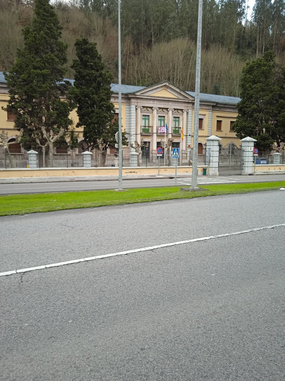 Foto secundaria del campus I.e.s. "río Trubia"