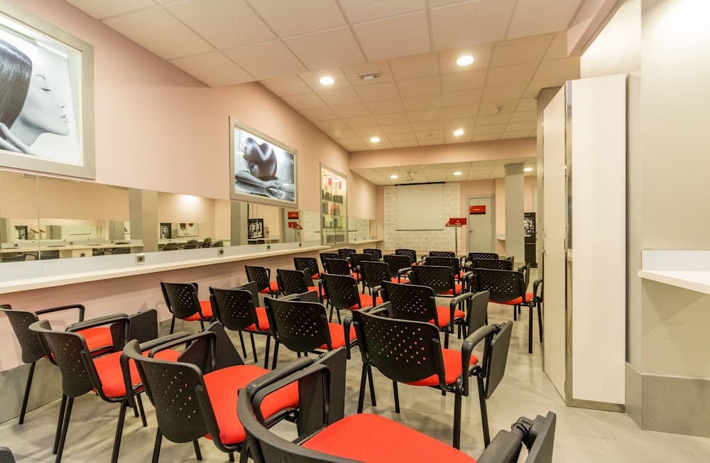 Estética Y Belleza en C.f.p.e. "escuela De Peluquería Y Estética Macavi" (C.f.p.e. "escuela De Peluquería Y Estética Macavi", Avilés): foto 5