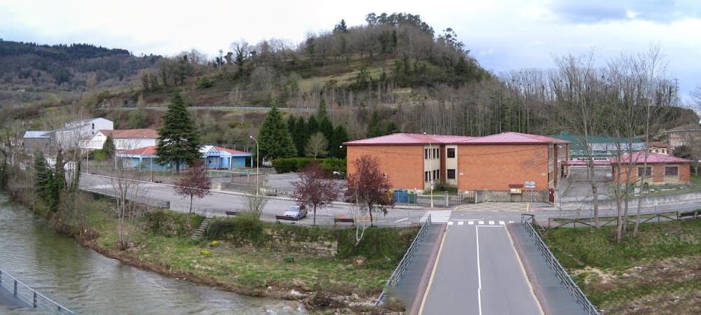 Foto del campus Instituto De Educación Secundaria De Infiesto