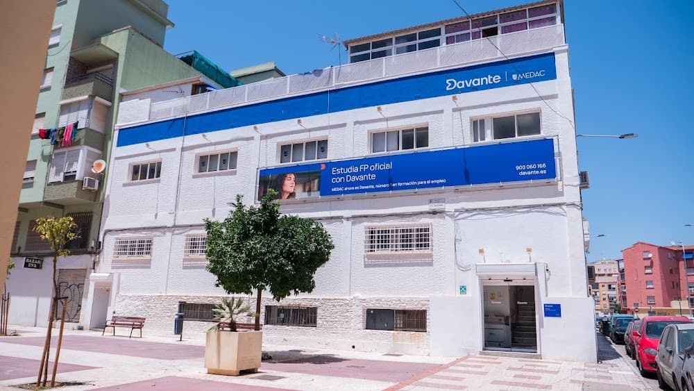 Comercio Internacional en Medac San Rafael (Medac San Rafael, Málaga): foto 1