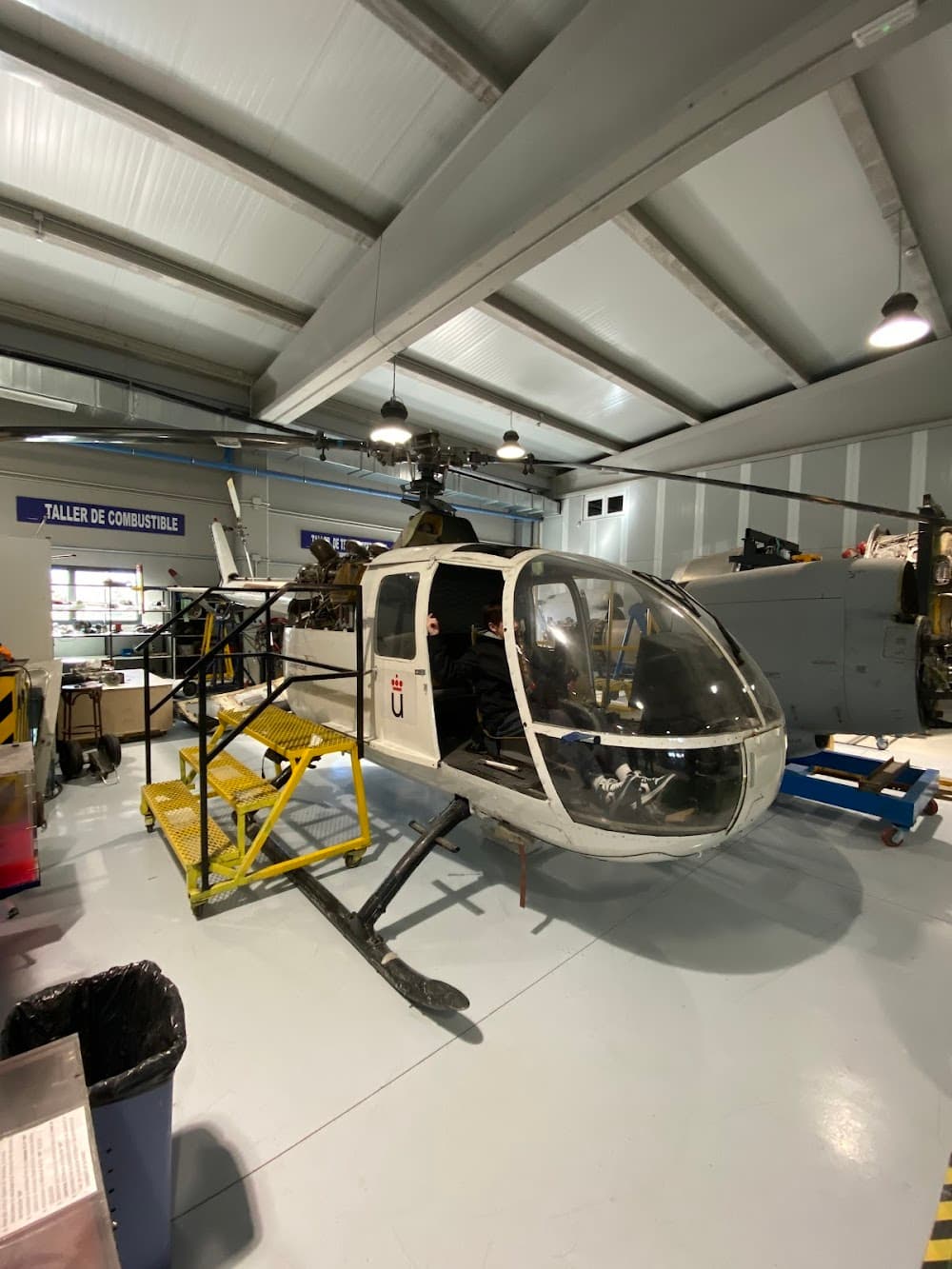 Manteniment De Sistemes Electrònics I Aviònics En Aeronaus a Aviation Training And Maintenance Group (Aviation Training And Maintenance Group, Fuenlabrada): foto 3