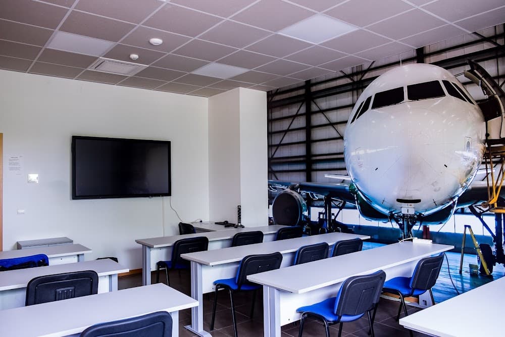 Manteniment De Sistemes Electrònics I Aviònics En Aeronaus a Aviation Training And Maintenance Group (Aviation Training And Maintenance Group, Fuenlabrada): foto 5