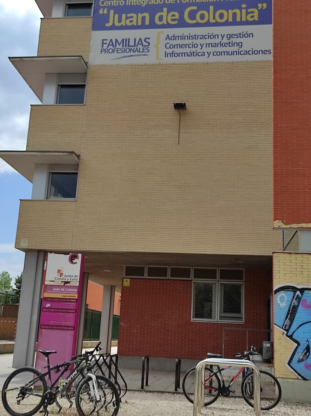 Foto secundaria del campus Juan De Colonia