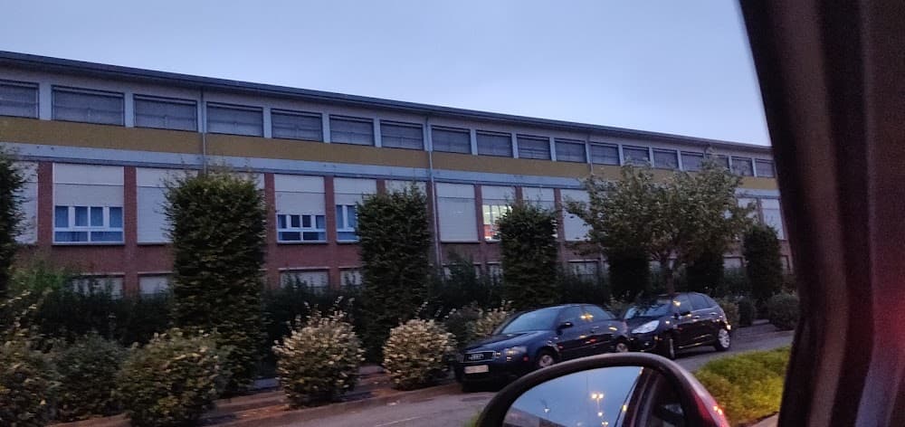 Foto secundaria del campus Miguel Herrero Pereda