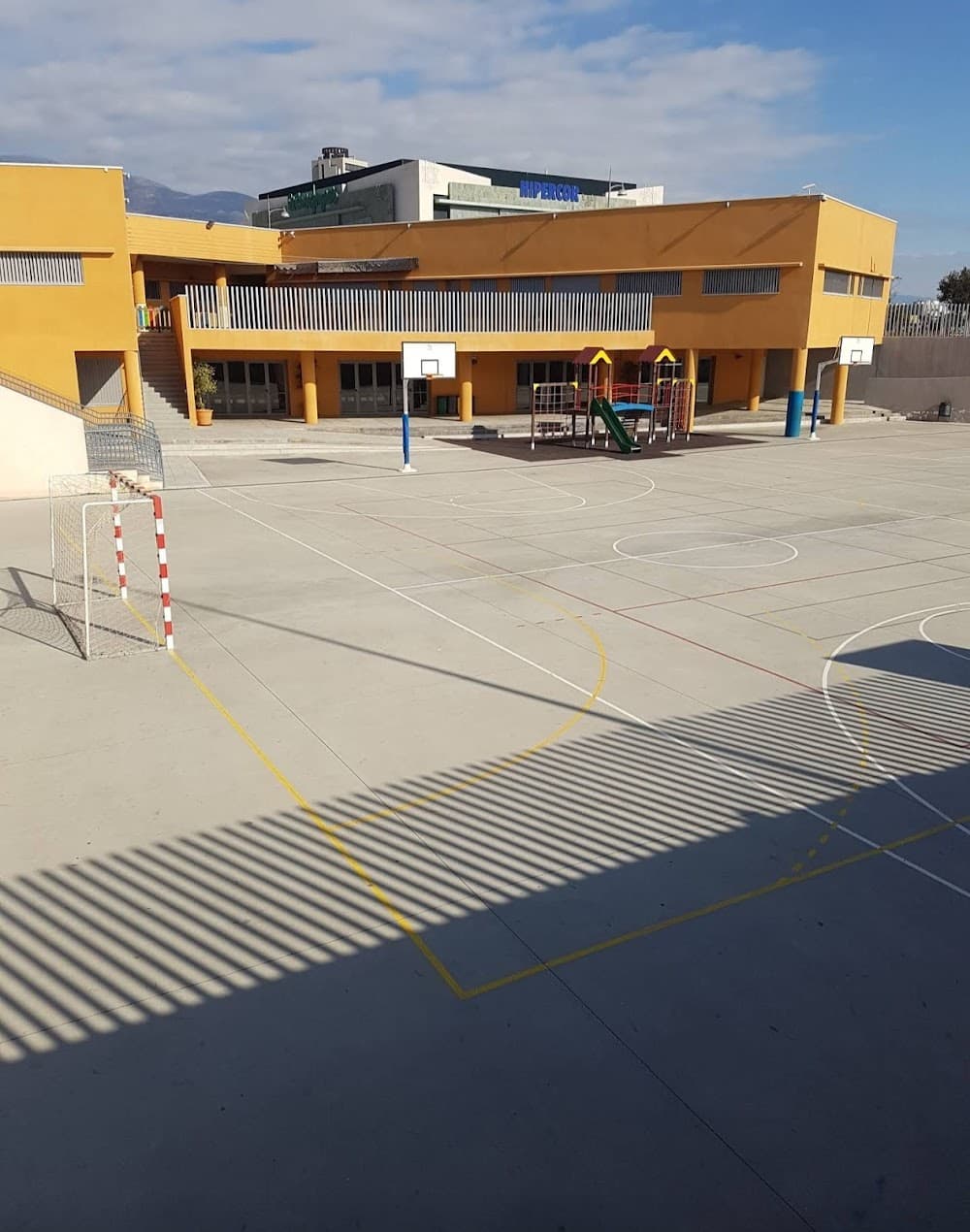 Foto secundaria del campus Liceo Mediterráneo