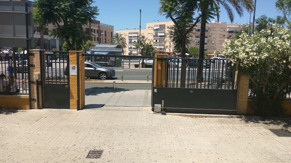Comercio Internacional en Cristóbal De Monroy (Cristóbal De Monroy, Alcalá De Guadaíra): foto 4