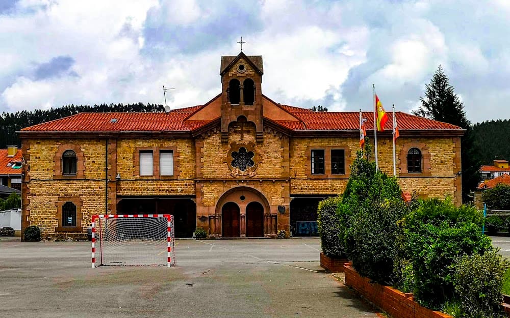 Atención A Personas En Situación De Dependencia en Sagrado Corazon (Sagrado Corazon, Cabezón De La Sal): foto 5
