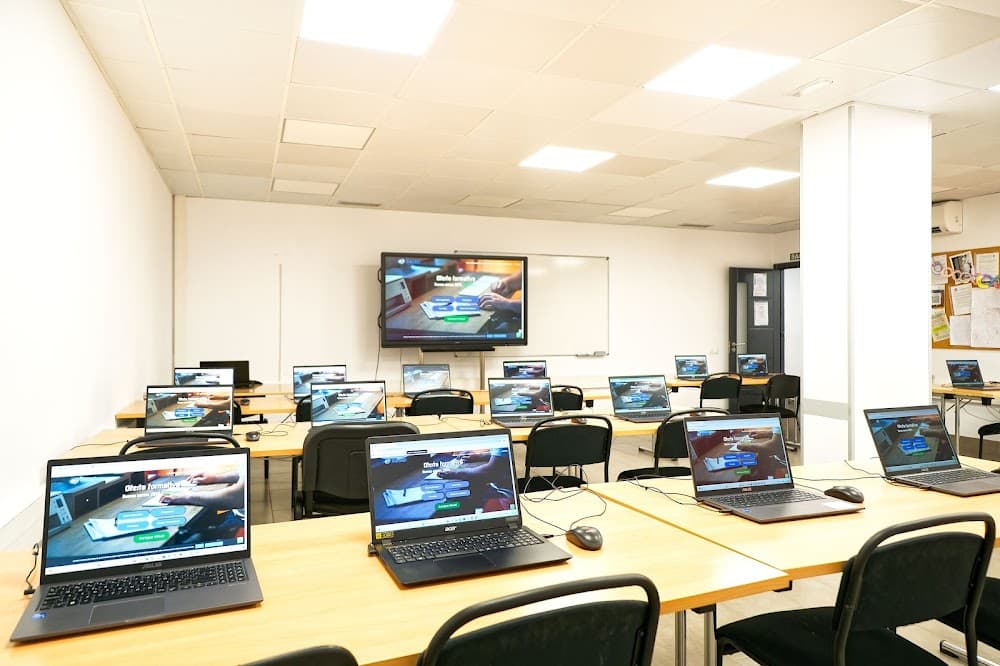 Administración Y Finanzas en Centro De Estudios Master (Centro De Estudios Master, Vecindario): foto 2