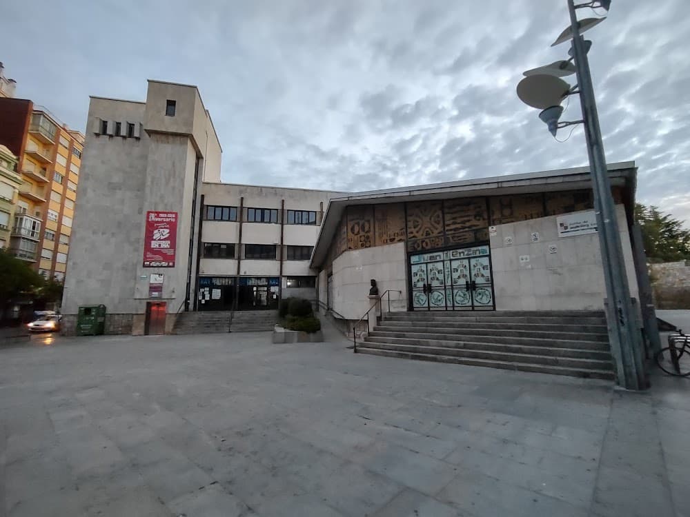 Foto secundaria del campus Juan Del Enzina