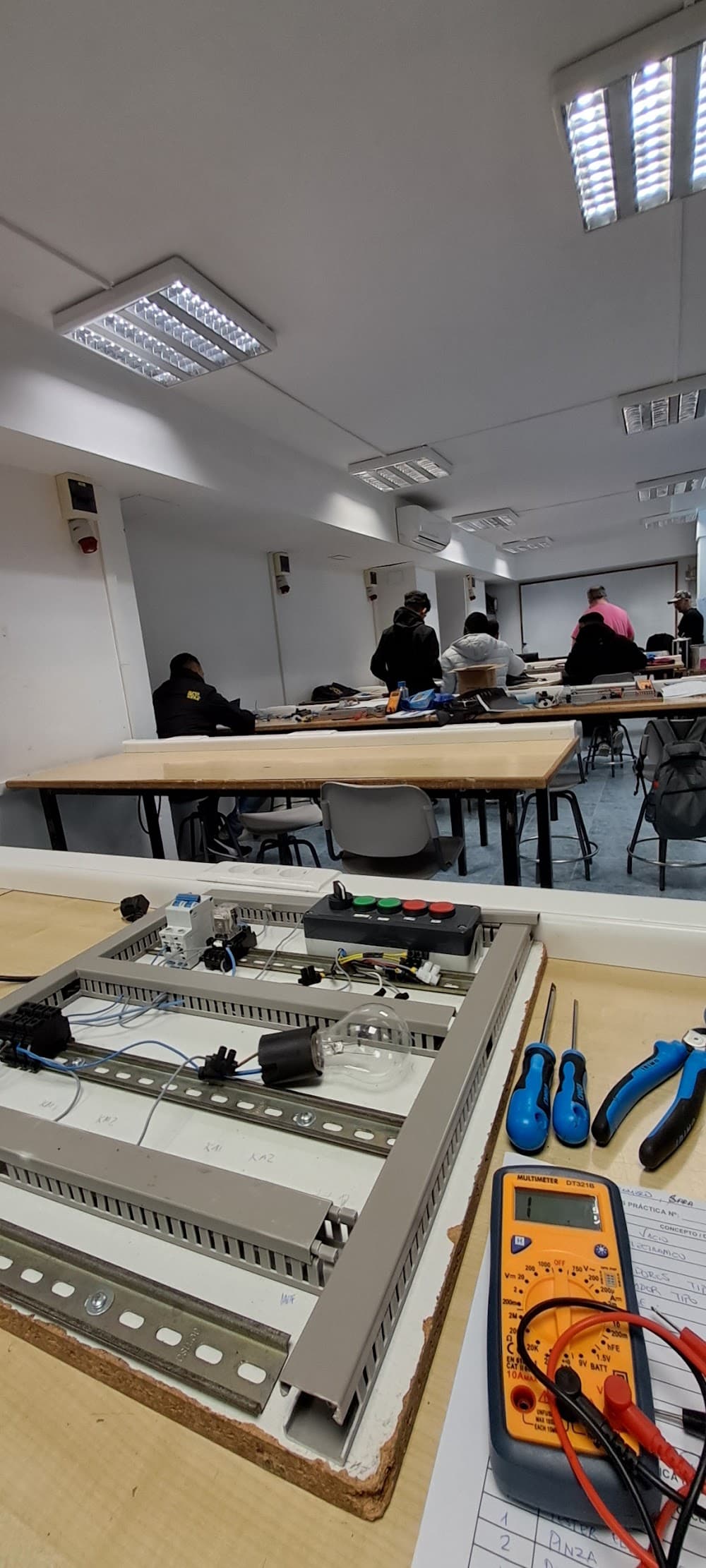 Instal·lacions Elèctriques I Automàtiques a Academia Didáctica (Academia Didáctica, Castellón De La Plana): foto 4