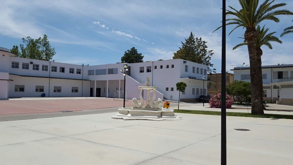 Foto secundaria del campus Felipe Solís Villechenous