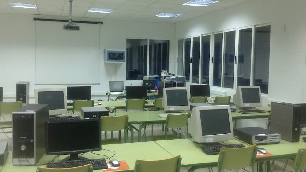 Sistemas Microinformáticos Y Redes en Francisco De Quevedo (Francisco De Quevedo, Valdepeñas): foto 2