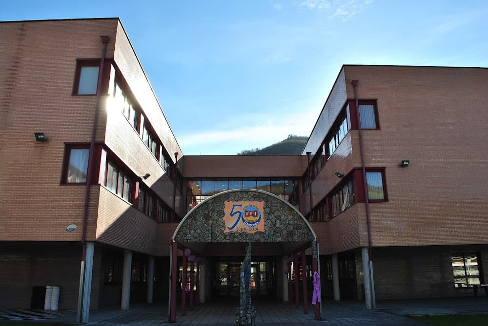 Foto secundaria del campus I.e.s. "virgen De Covadonga"