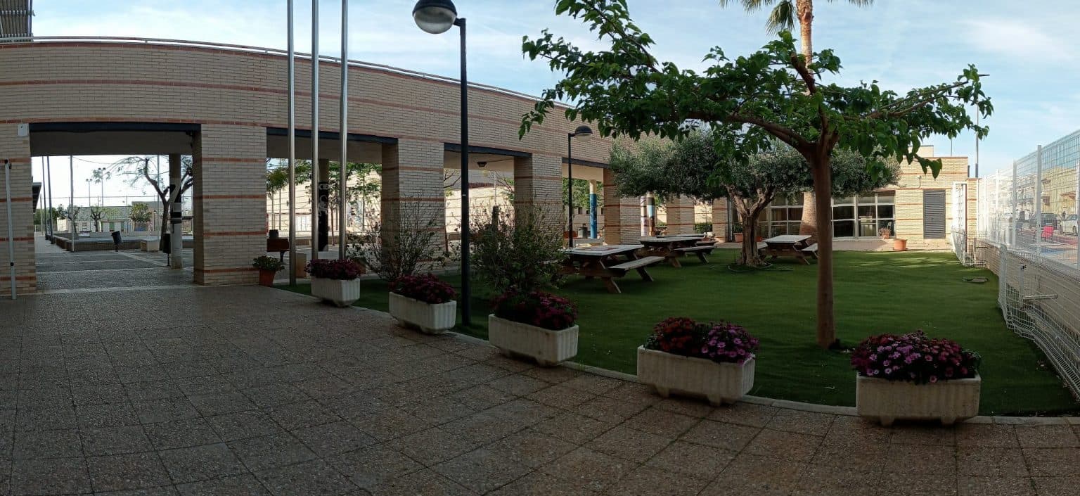 Servicios Administrativos en IES Rafelbunyol (Instituto de Educación Secundaria de Rafelbunyol): foto 1