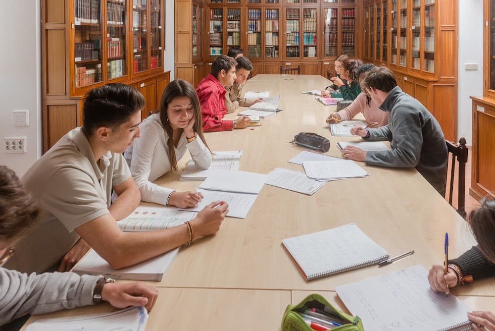 Ensenyament I Animació Socioesportiva a Colegio Episcopal Sagrada Familia (Colegio Episcopal Sagrada Familia, Siguenza): foto 4