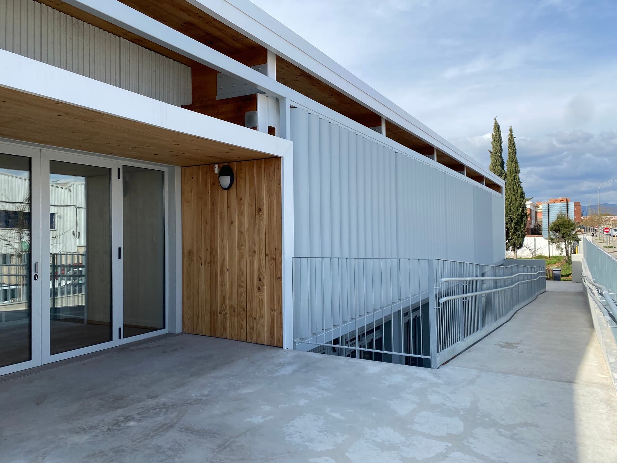 Actividades Comerciales en Institut La Serra (Institut La Serra, Sabadell): foto 1