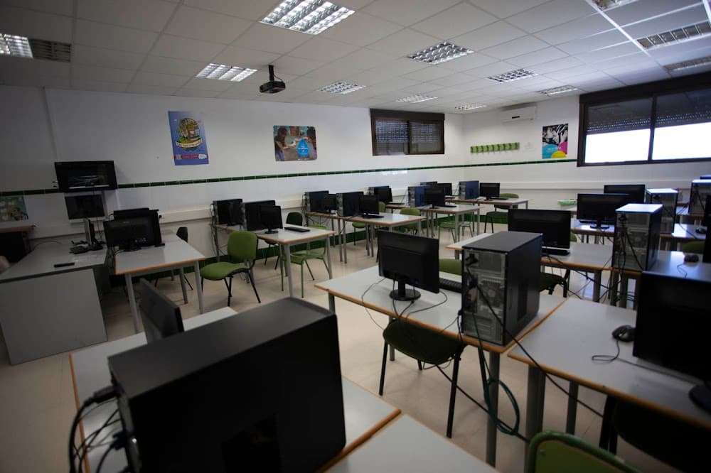 Gestión Administrativa en Escuelas Profesionales De La Sagrada Familia (Escuelas Profesionales De La Sagrada Familia, Bujalance): foto 3