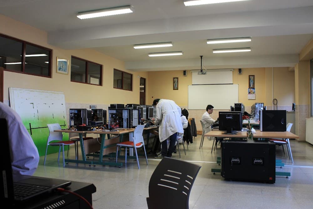 Foto secundaria del campus Salesianos Padre Aramburu