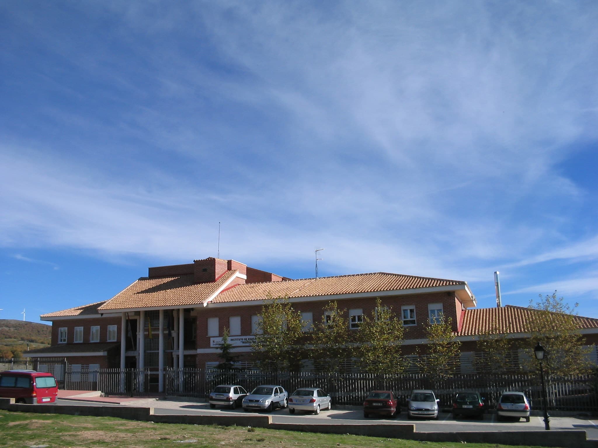 Servicios Administrativos en Instituto de Educación Secundaria MARÍA DE CÓRDOBA (Instituto de Educación Secundaria MARÍA DE CÓRDOBA, Las Navas del Marqués): foto 1