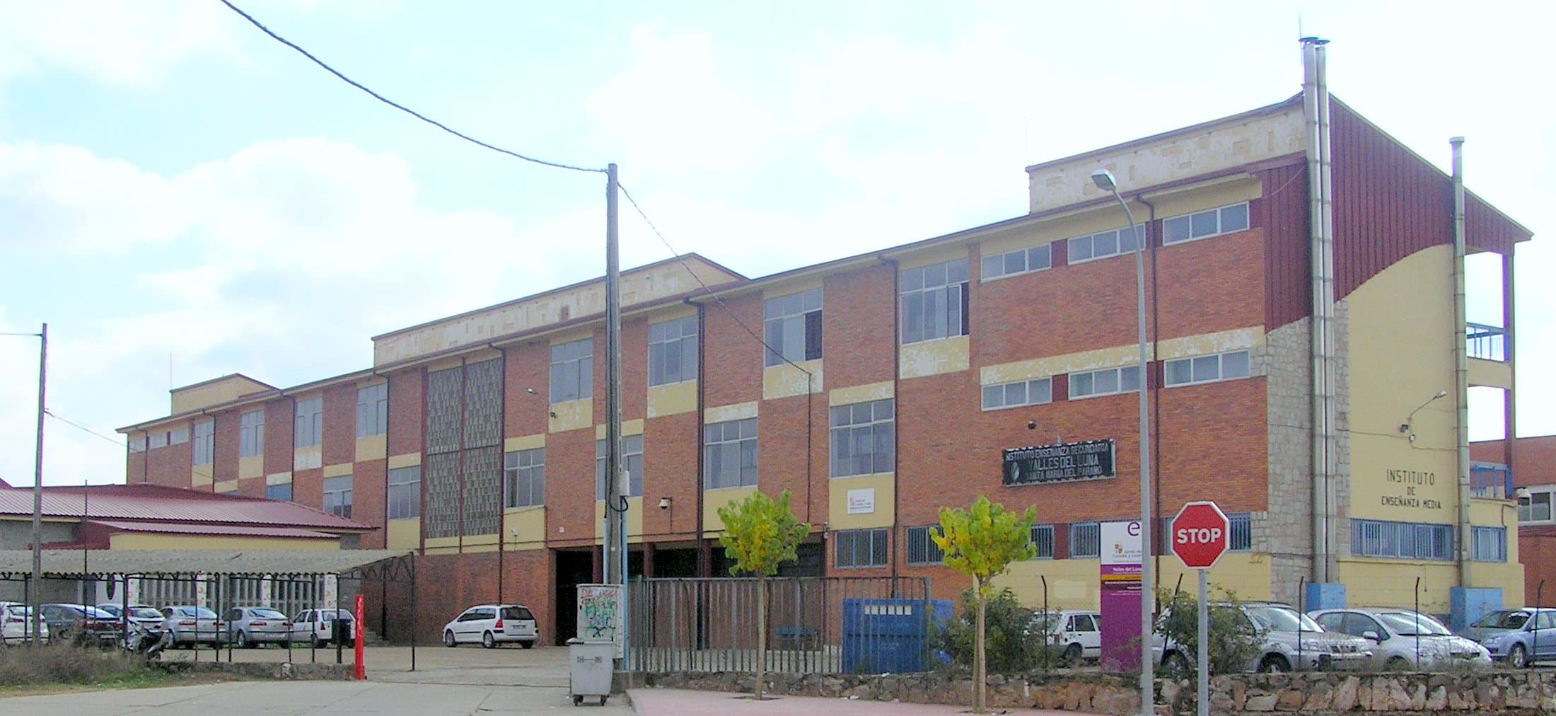 Fabricación y Montaje en Instituto de Educación Secundaria VALLES DEL LUNA (Instituto de Educación Secundaria VALLES DEL LUNA, Santa María del Páramo): foto 1