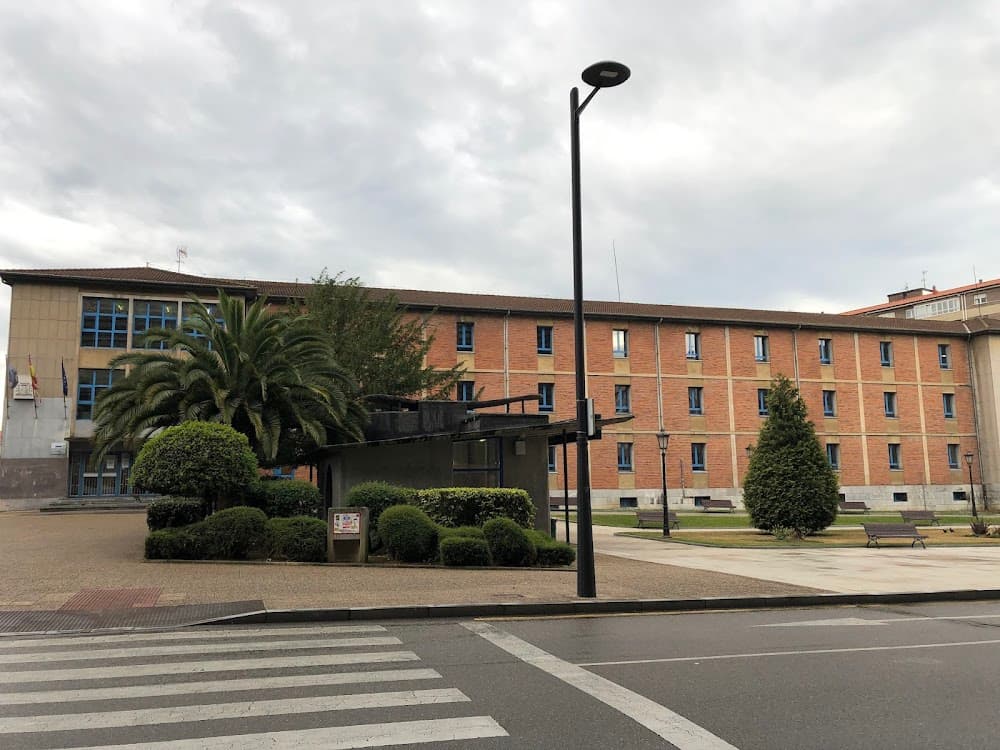 Foto secundaria del campus I.e.s. "aramo"
