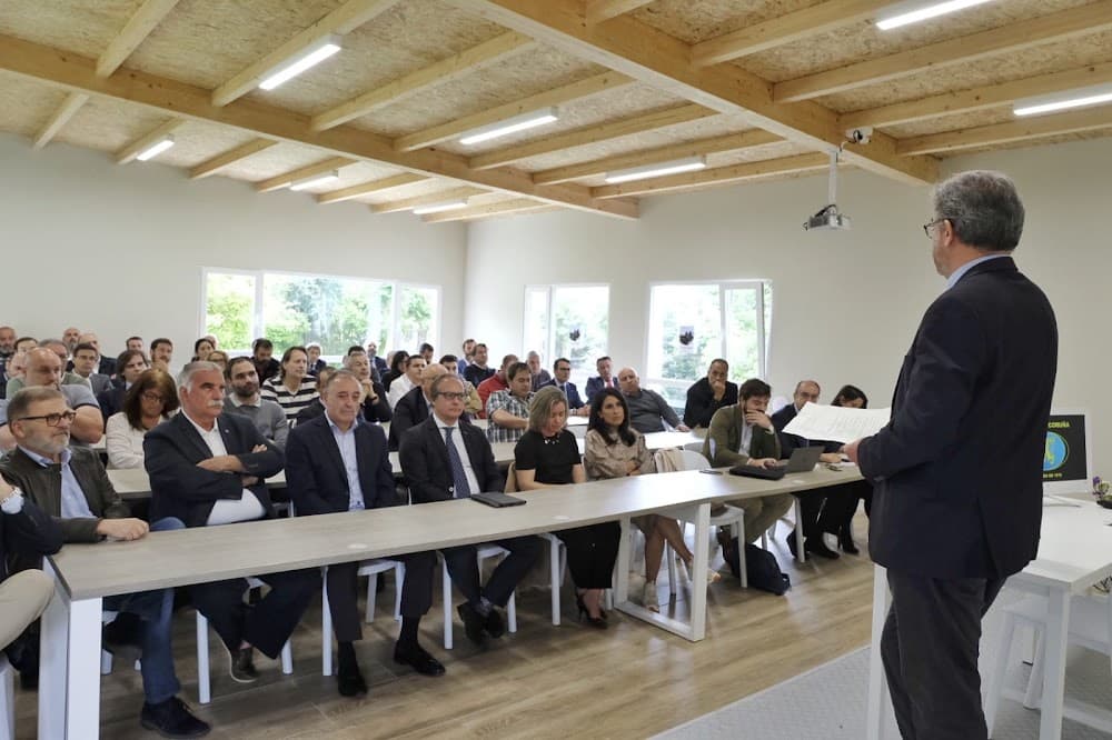 Desarrollo De Aplicaciones Multiplataforma en Estudios Superiores En Administración E Finanzas (Estudios Superiores En Administración E Finanzas, Montrove): foto 2