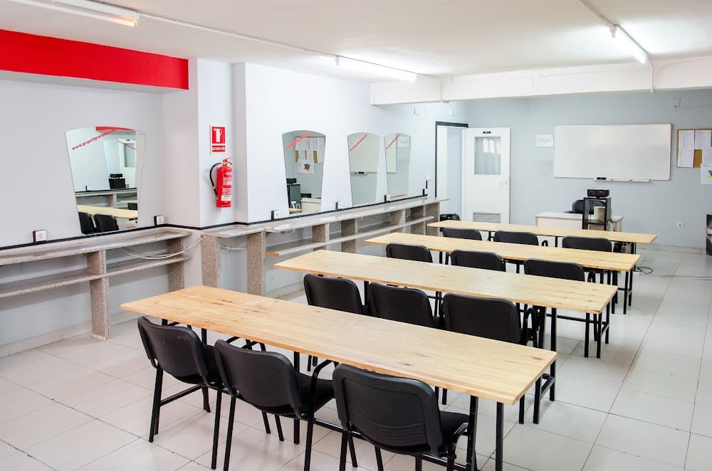Estilismo Y Dirección De Peluquería en Grupo 7 (Grupo 7, Granada): foto 3