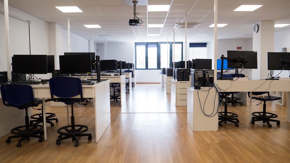 Administració De Sistemes Informàtics En Xarxa a Medac Ortega Y Gasset (Medac Ortega Y Gasset, Málaga): foto 4