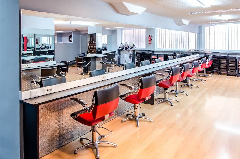 Estilismo Y Dirección De Peluquería en Grupo 7 (Grupo 7, Granada): foto 4