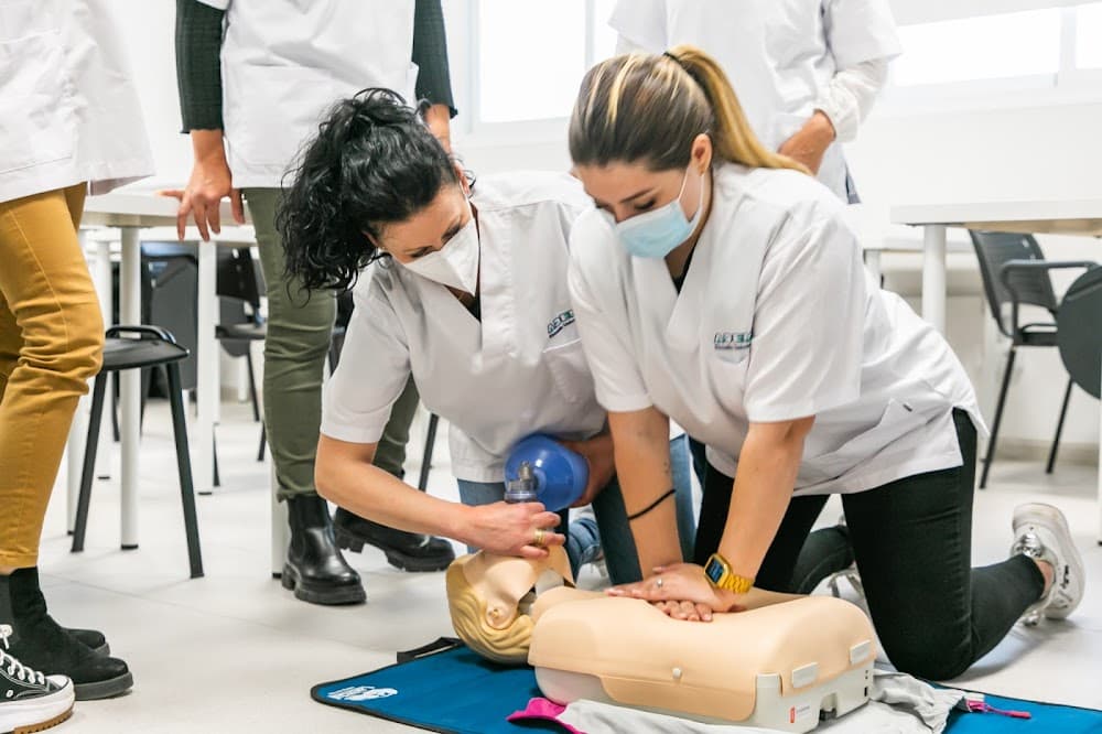 Pròtesis Dentals a Adema-escuela Dental Mallorca (Adema-escuela Dental Mallorca, Palma): foto 1