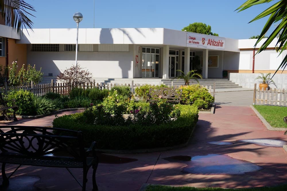 Foto secundaria del campus Ahlzahir