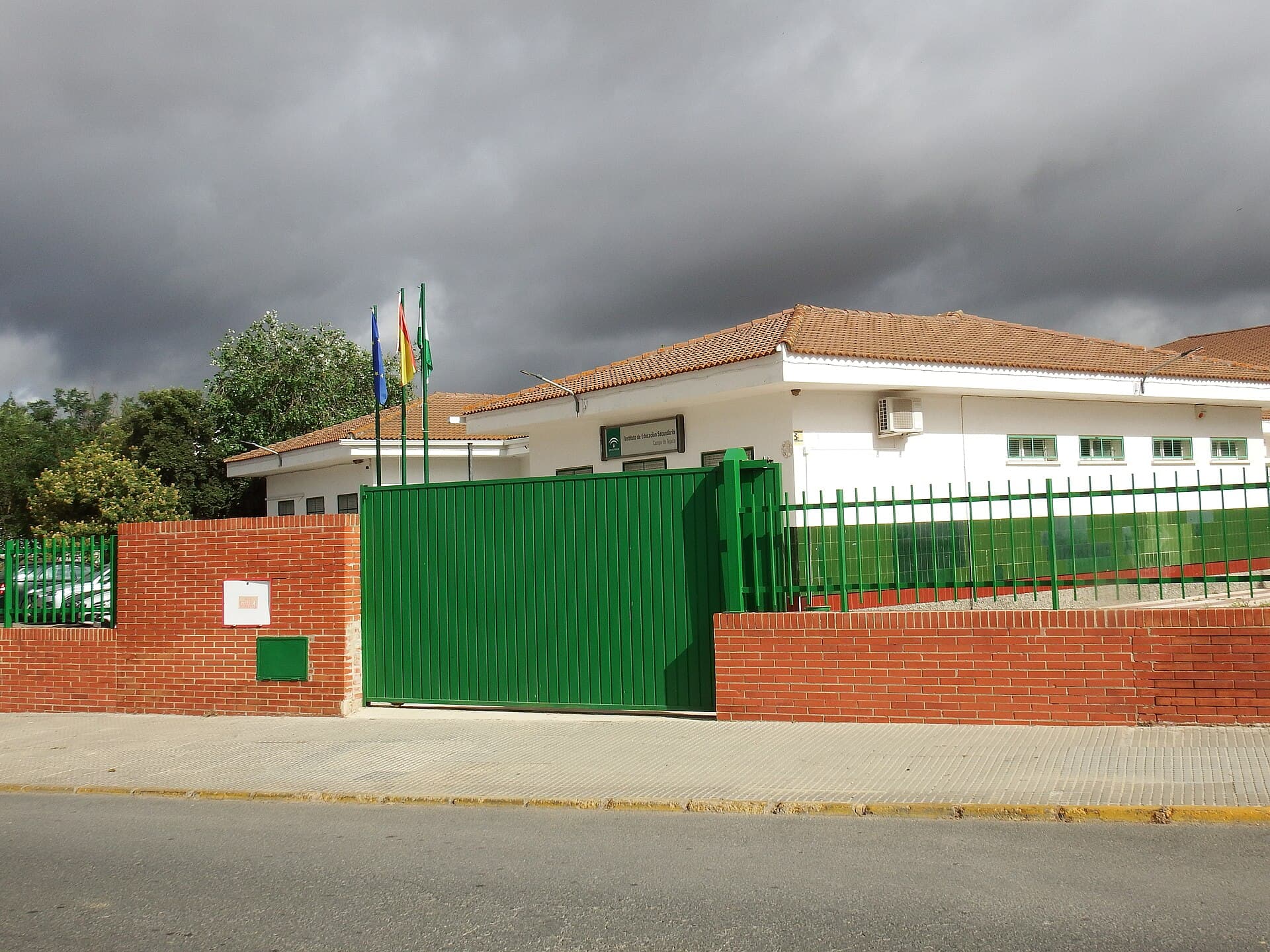 Carpintería y Mueble en Instituto de Educación Secundaria Campo de Tejada (Instituto de Educación Secundaria Campo de Tejada, Paterna del Campo): foto 1