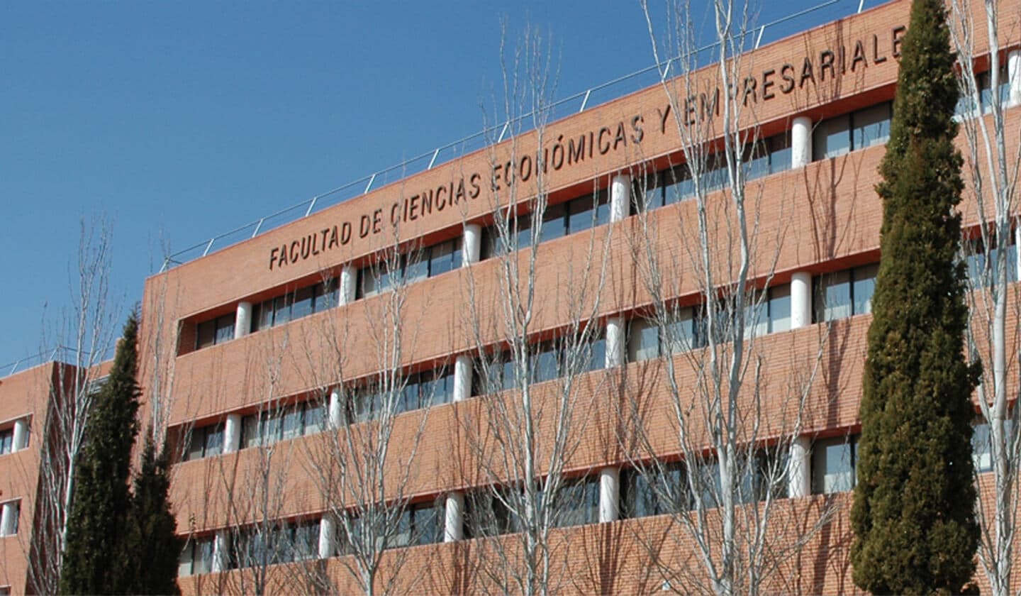 Foto del campus Facultad de Ciencias Económicas y Empresariales