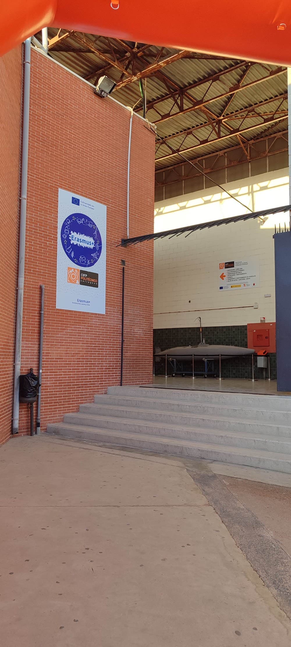 Automoció a Centro Integrado De Formación Profesional Politécnico (Centro Integrado De Formación Profesional Politécnico, Cartagena): foto 4