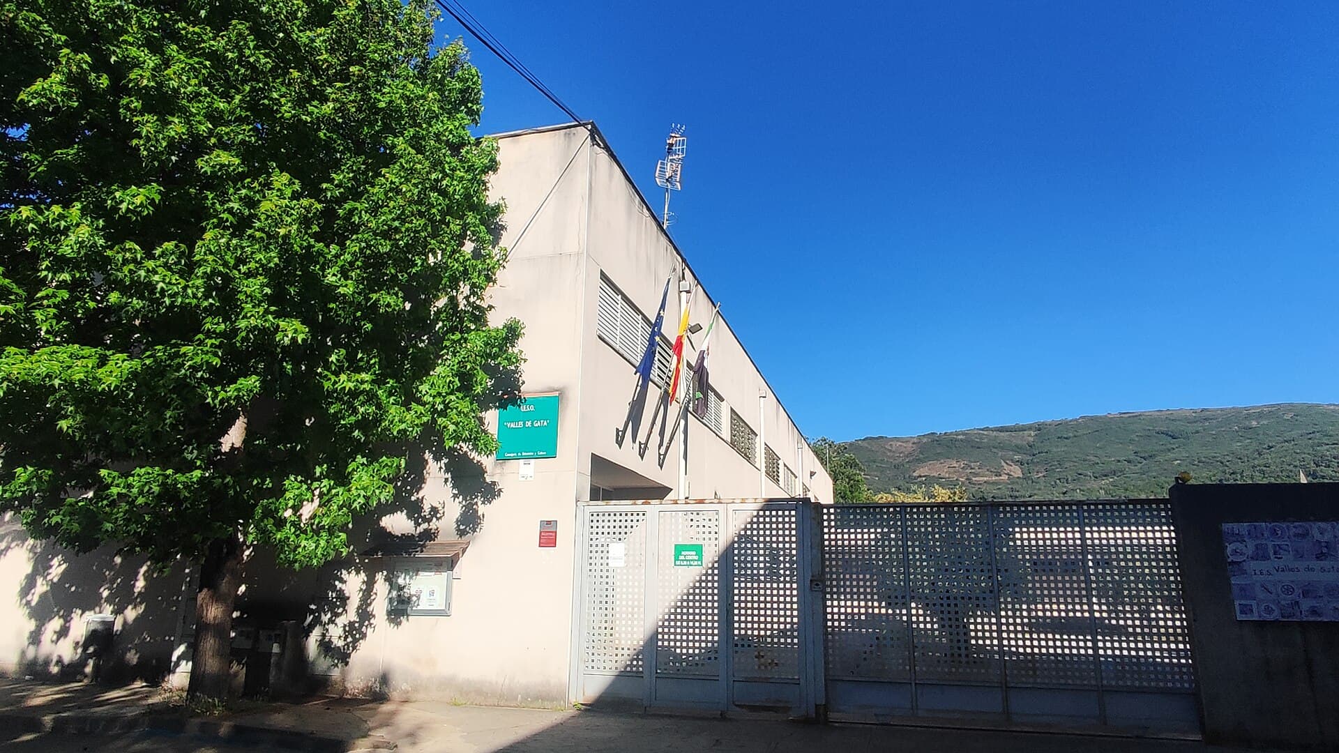 Carpintería y Mueble en Instituto de Educación Secundaria Obligatoria VALLES DE GATA (Instituto de Educación Secundaria Obligatoria VALLES DE GATA, Hoyos): foto 1